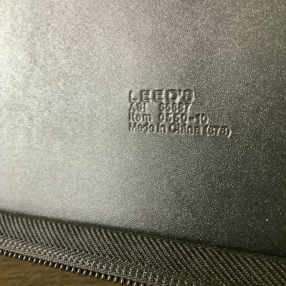 LEED'S MassMutual Branded Black Notebook Folder Portfolio - Picture 12 of 13